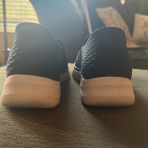 Skechers ladies slip-ins. Black/multi colored threads in shoe. Valentina. - Picture 4 of 7